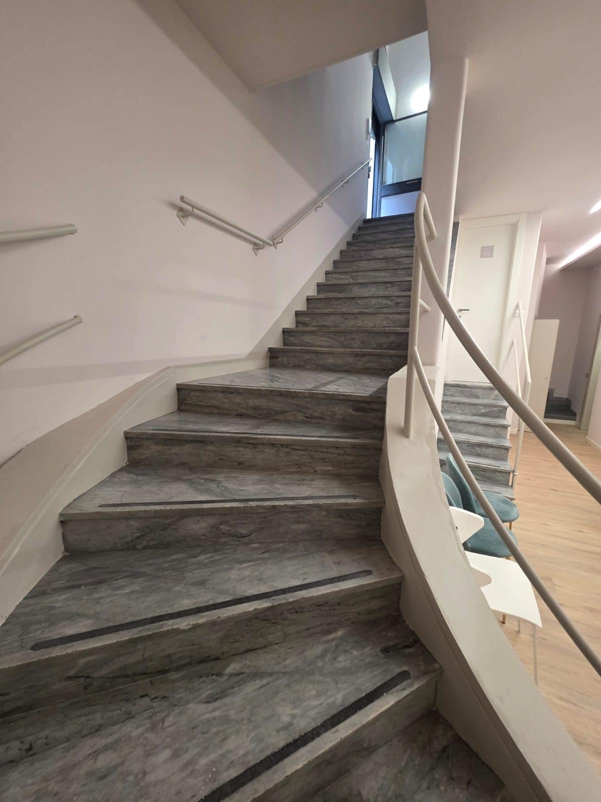 Scala reale di accesso allo studio Oasi di Benessere